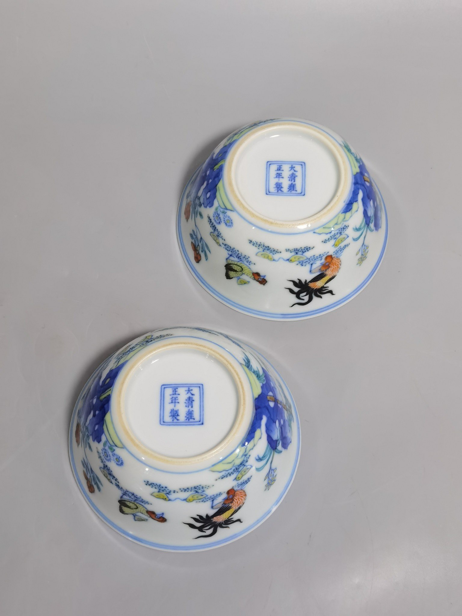 Qing Dynasty Yongzheng blue and white fighting color chicken cup