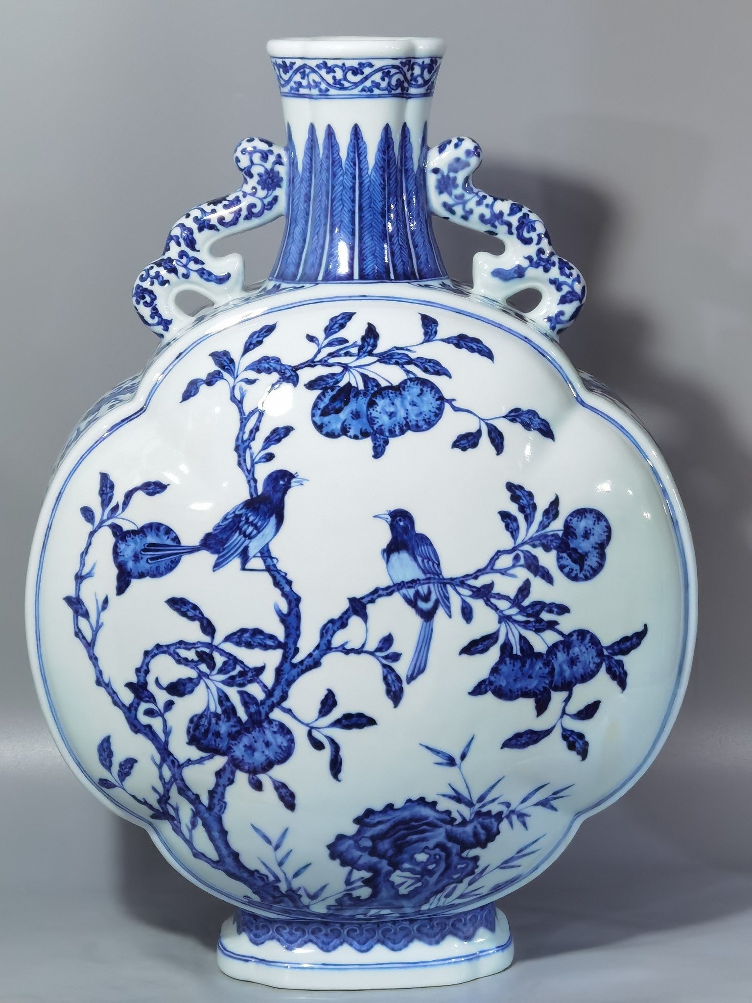 Qing Dynasty Yongzheng blue and white double ears holding moon flat vase