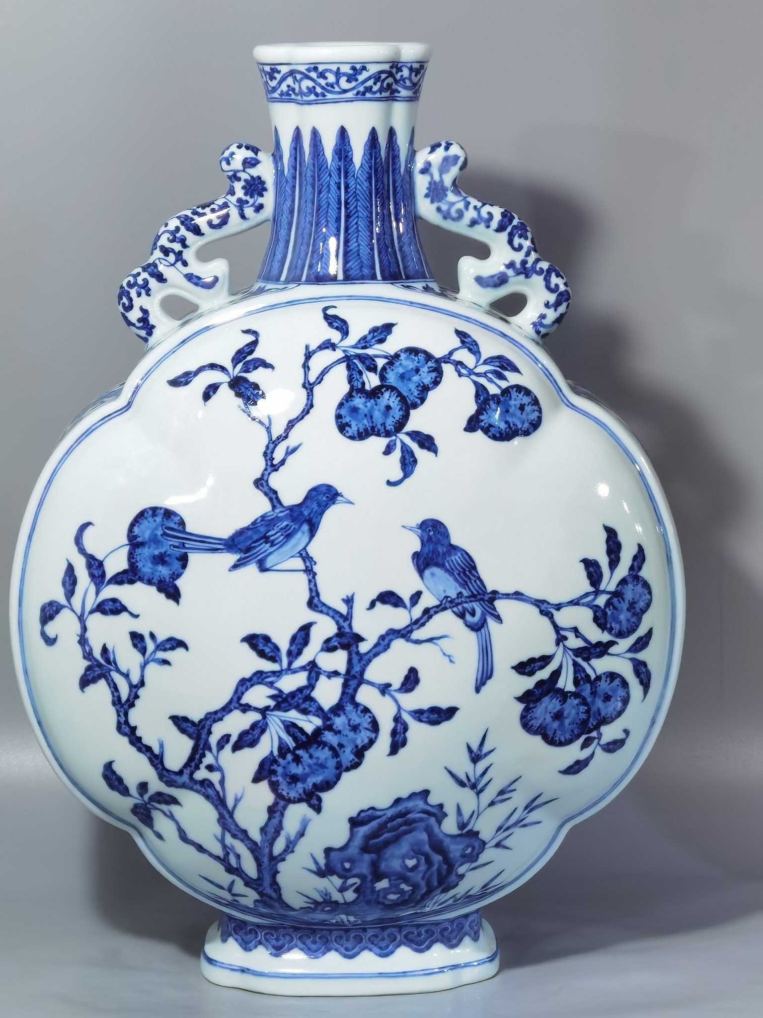 Qing Dynasty Yongzheng blue and white double ears holding moon flat vase