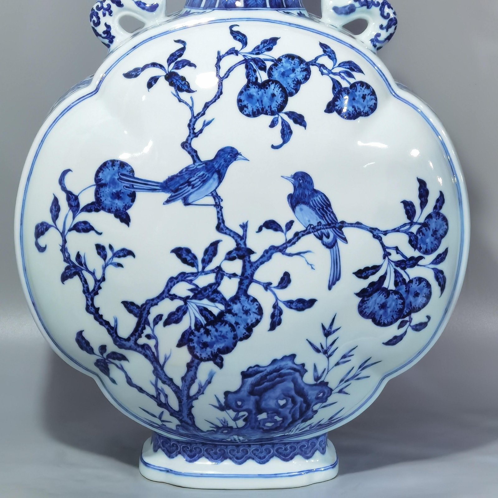 Qing Dynasty Yongzheng blue and white double ears holding moon flat vase