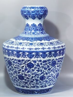 Qing Dynasty Yongzheng blue and white entwining branches and lotus bottle