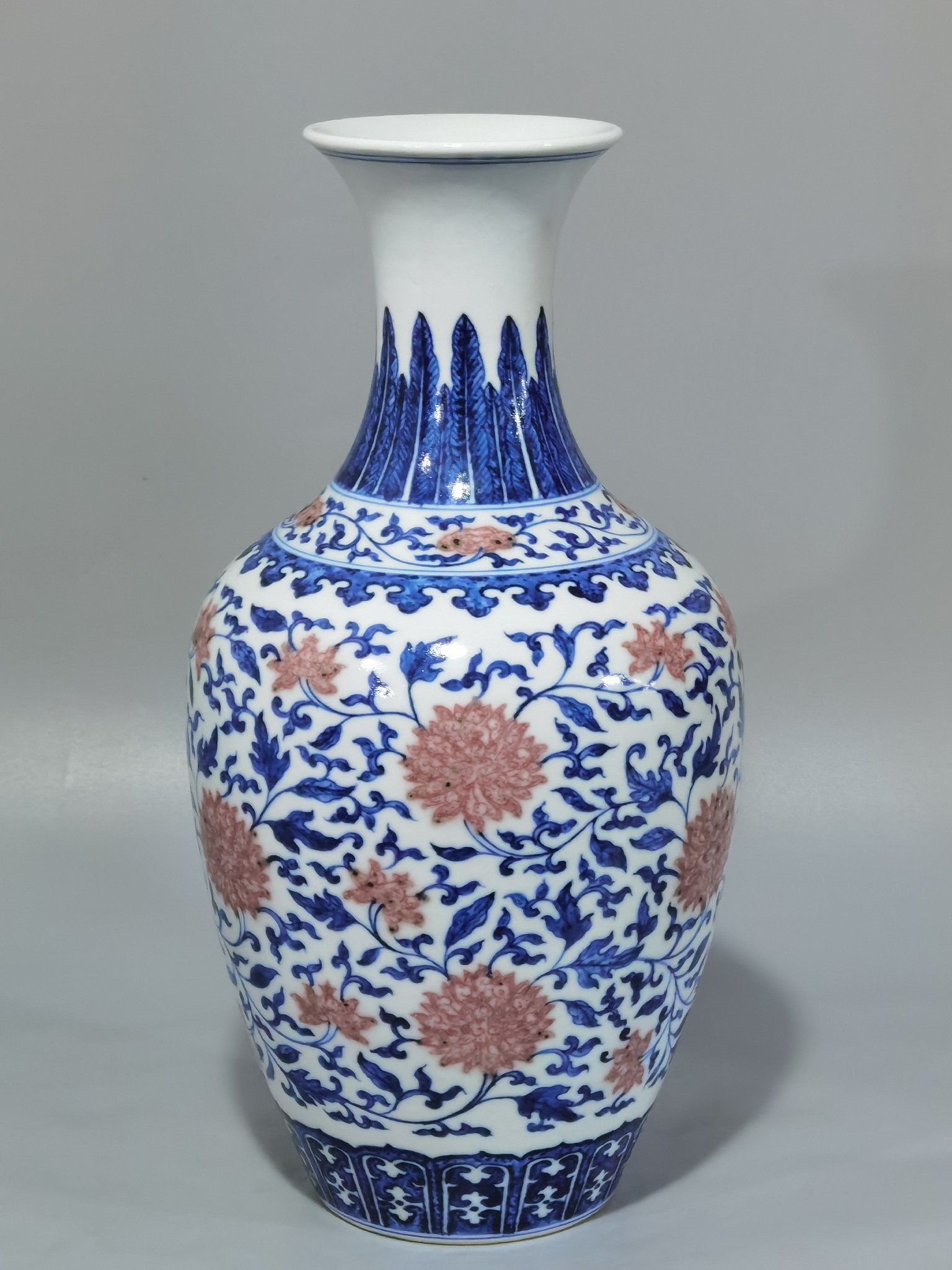 Qing Dynasty Yongzheng blue and white underglaze red lotus pattern skimming bottle