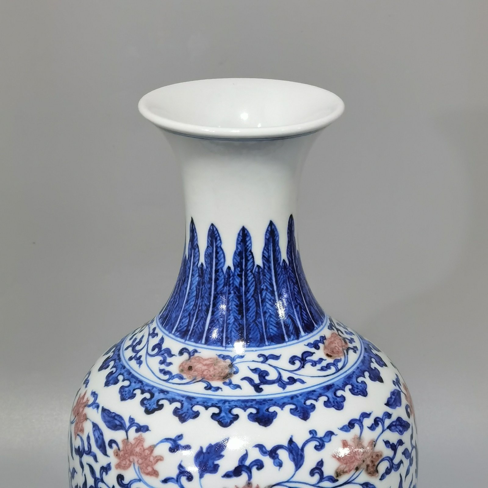 Qing Dynasty Yongzheng blue and white underglaze red lotus pattern skimming bottle