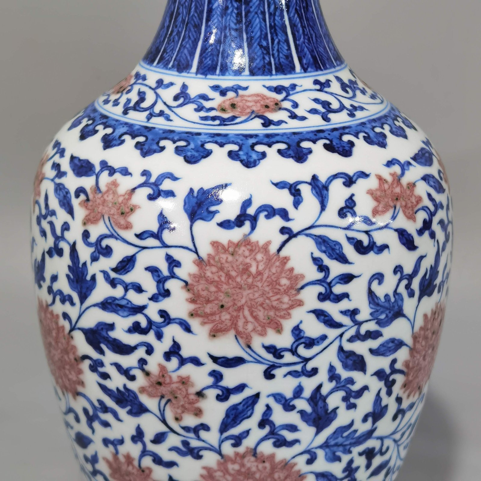 Qing Dynasty Yongzheng blue and white underglaze red lotus pattern skimming bottle