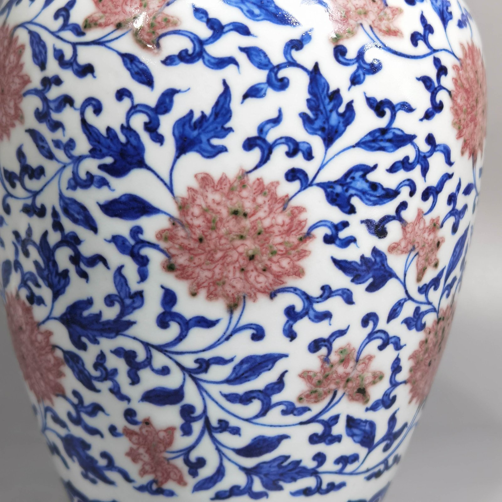 Qing Dynasty Yongzheng blue and white underglaze red lotus pattern skimming bottle