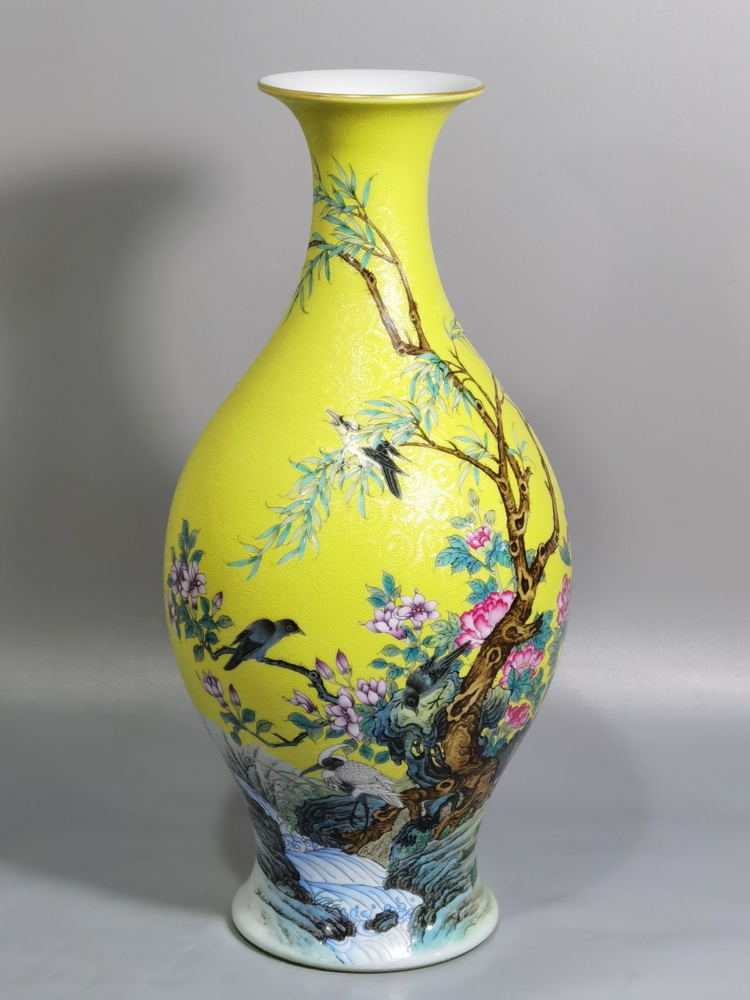 Qing Dynasty Yongzheng yellow ground flowers a pair of pastel willows swallows