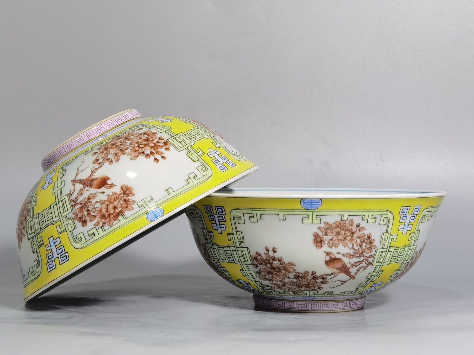 Qing Dynasty Yongzheng yellow ground pastel a pair of blue and white flower palace bowls