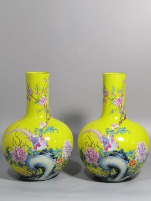 Qing Dynasty Yongzheng yellow ground pastel golden pheasant peony and flower celestial sphere vase