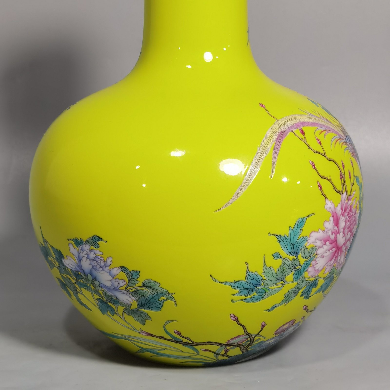 Qing Dynasty Yongzheng yellow ground pastel golden pheasant peony and flower celestial sphere vase