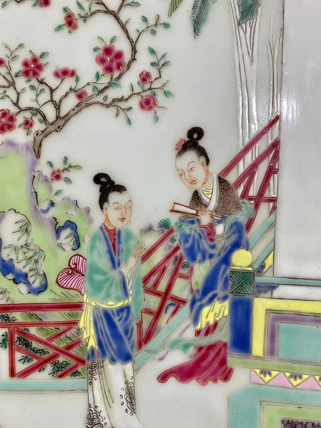 Qing Dynasty Yongzheng an enamel flower and bird dish with entwining branches and a window