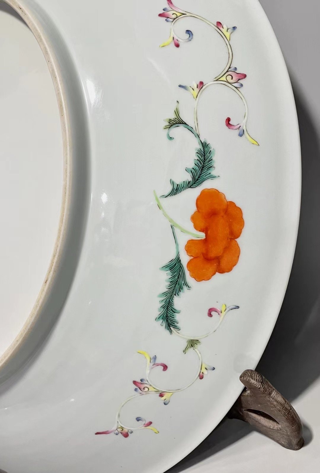 Qing Dynasty Yongzheng an enamel flower and bird dish with entwining branches and a window