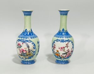 Qing Dynasty Yongzheng enamel flower and bird window vase