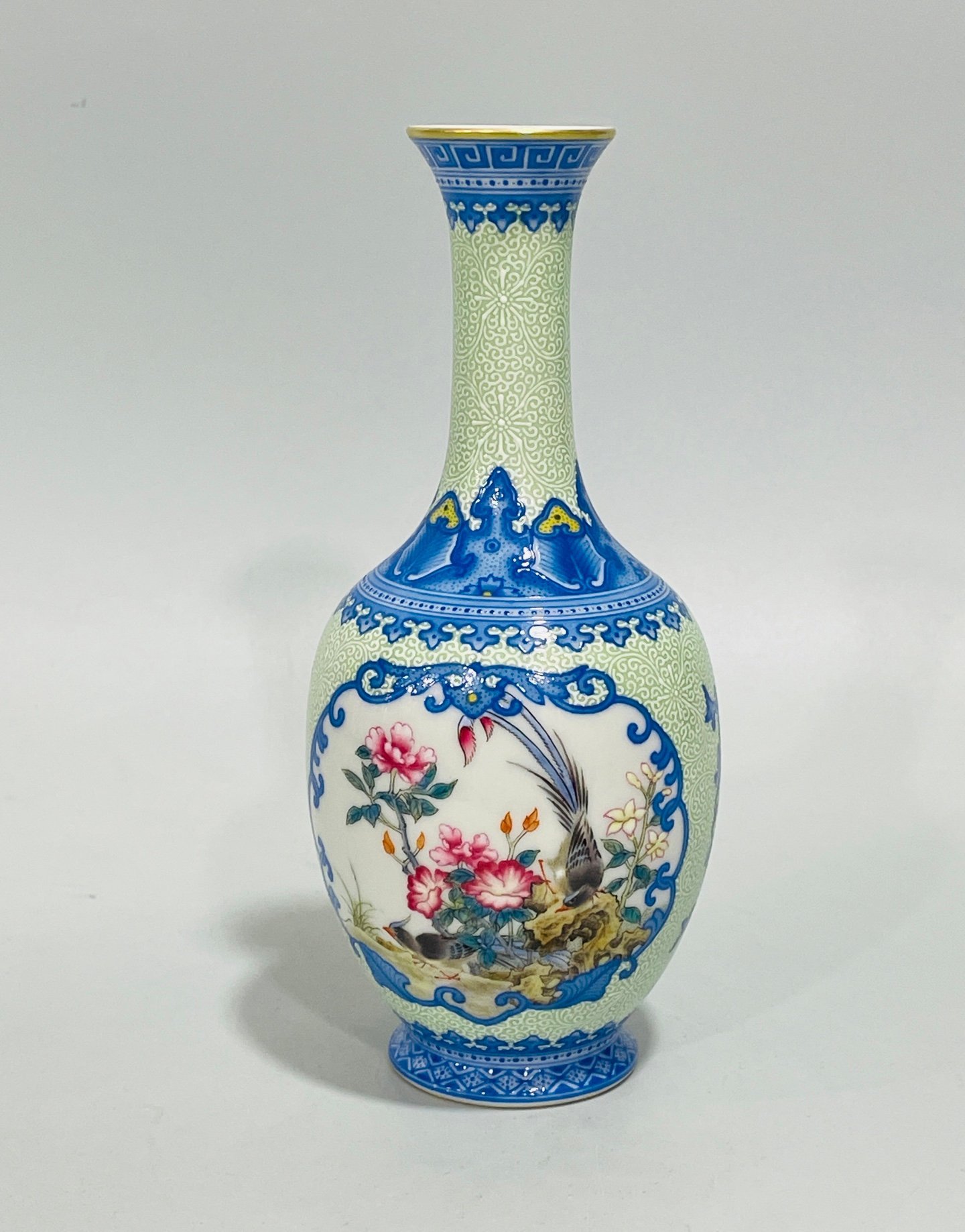 Qing Dynasty Yongzheng enamel flower and bird window vase