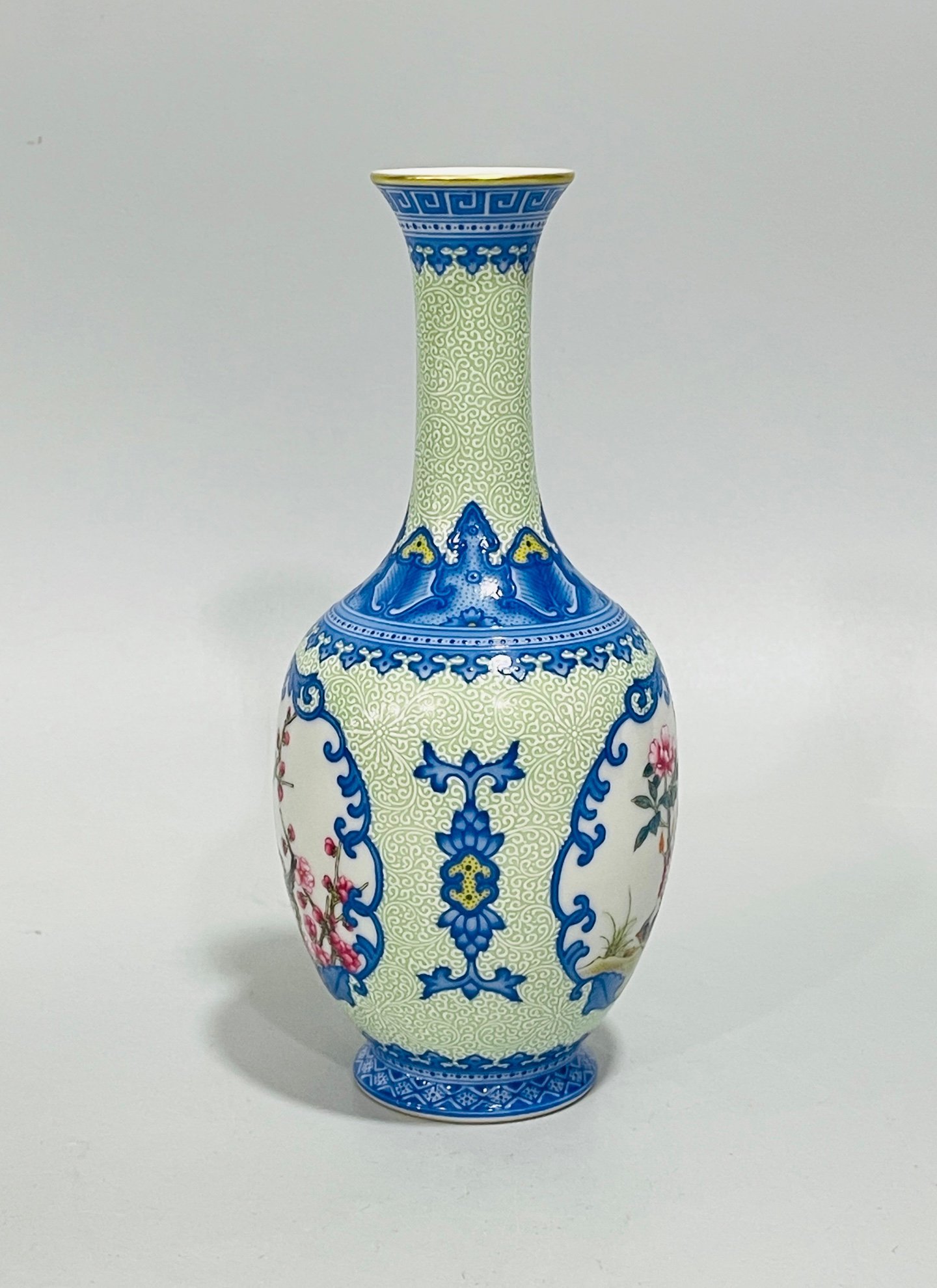 Qing Dynasty Yongzheng enamel flower and bird window vase