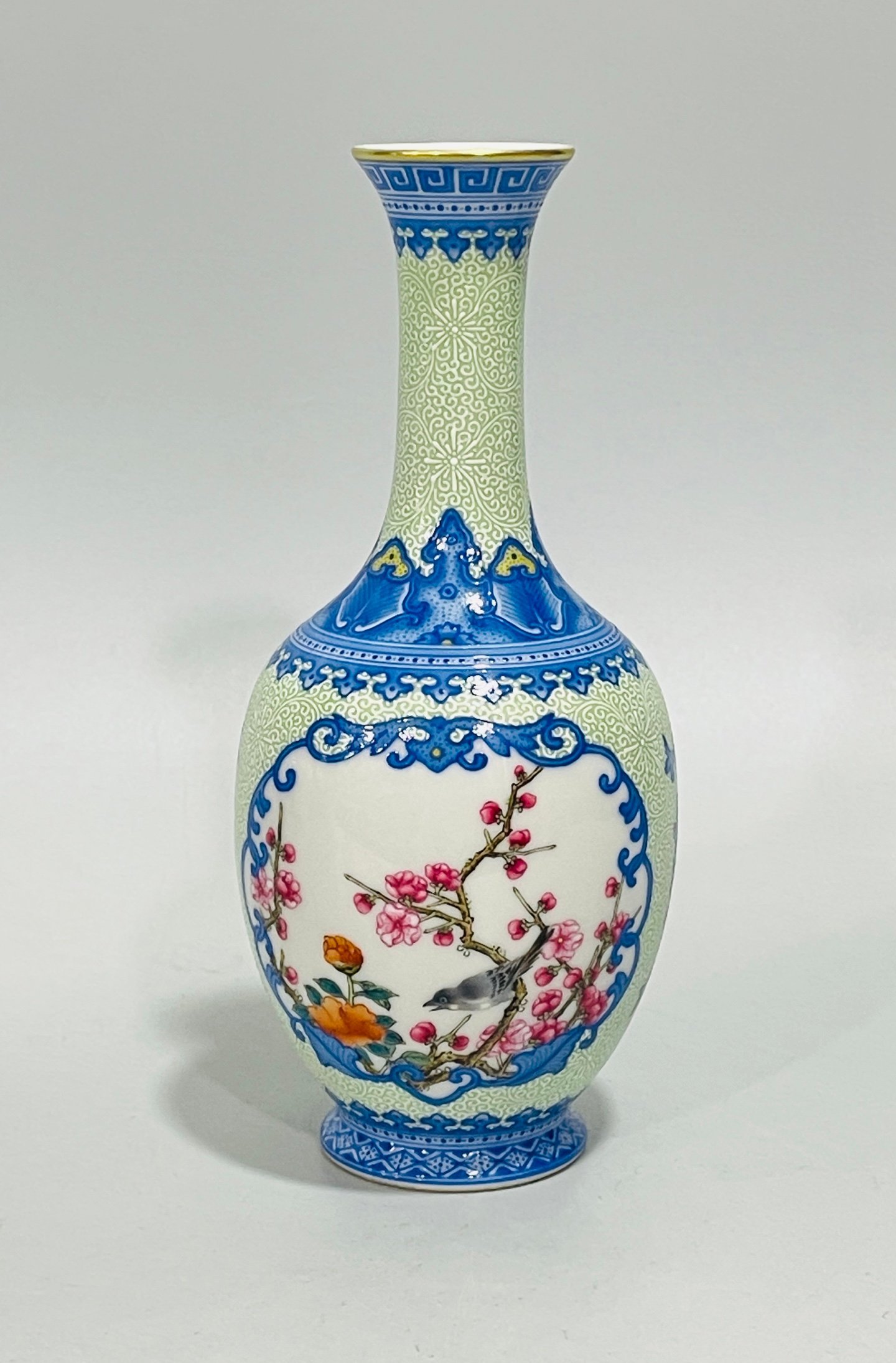 Qing Dynasty Yongzheng enamel flower and bird window vase