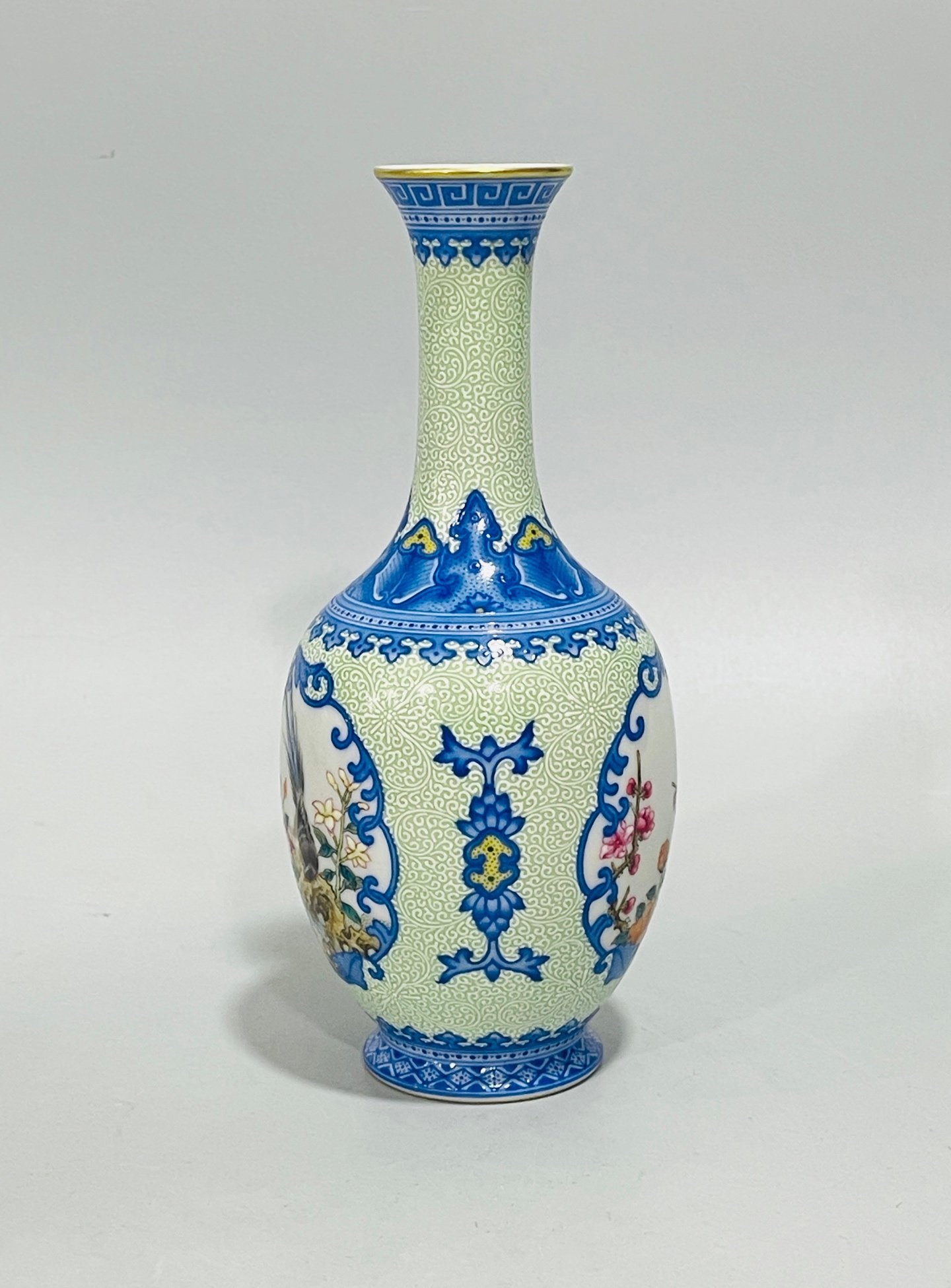 Qing Dynasty Yongzheng enamel flower and bird window vase