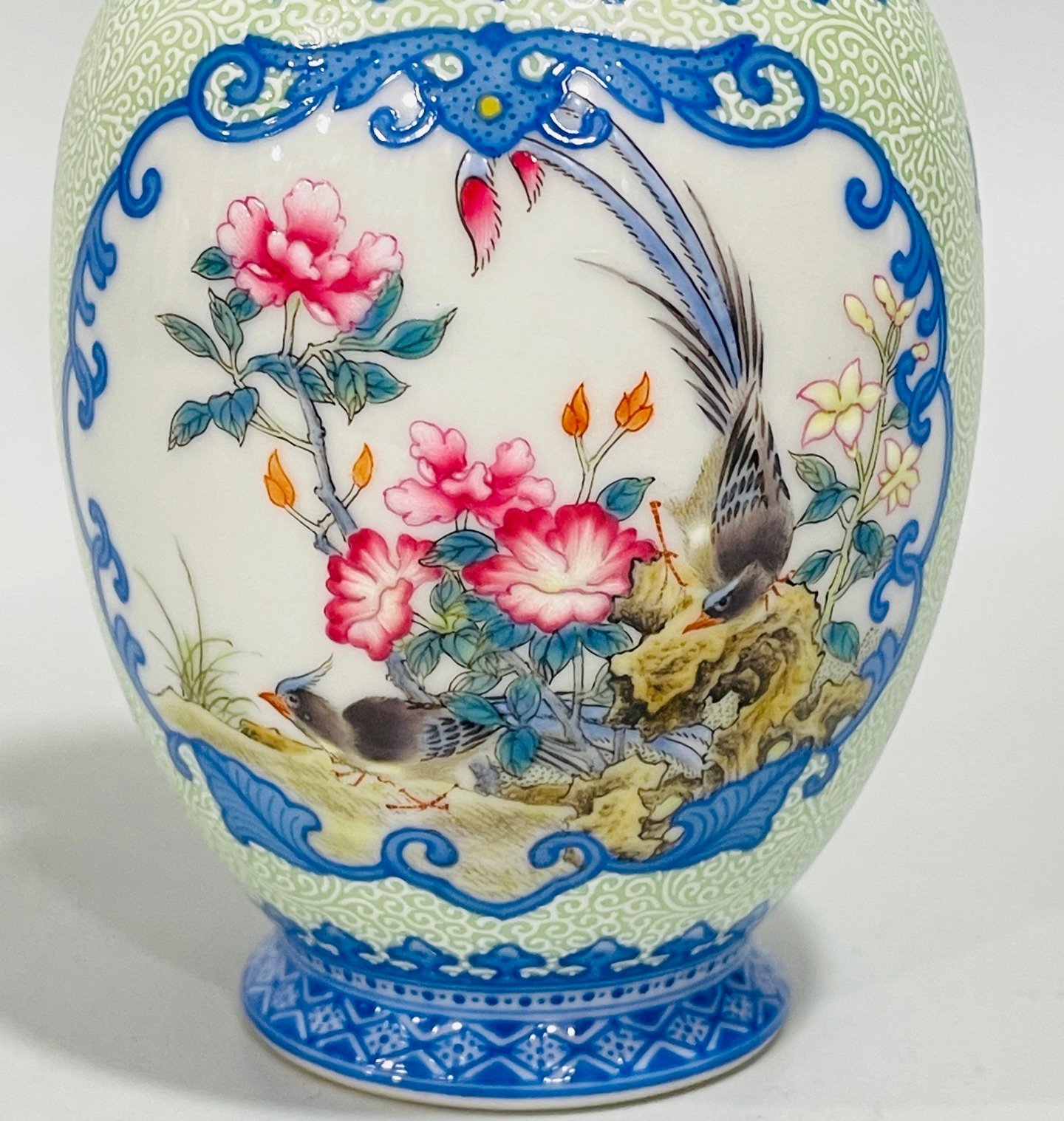 Qing Dynasty Yongzheng enamel flower and bird window vase