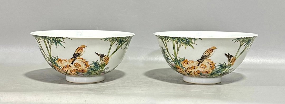Qing Dynasty Yongzheng enamel flower and bird poetry bowl