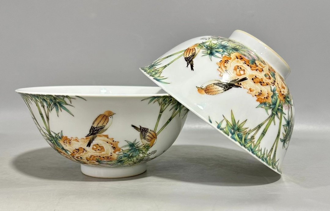 Qing Dynasty Yongzheng enamel flower and bird poetry bowl