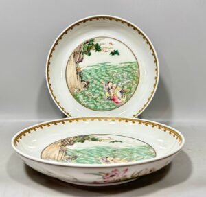 Qing Dynasty Yongzheng pastel flowers and birds painted with figures