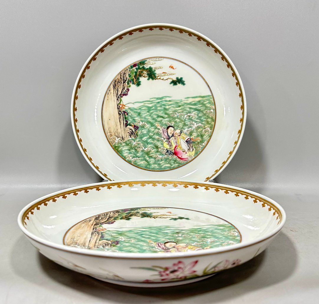 Qing Dynasty Yongzheng pastel flowers and birds painted with figures
