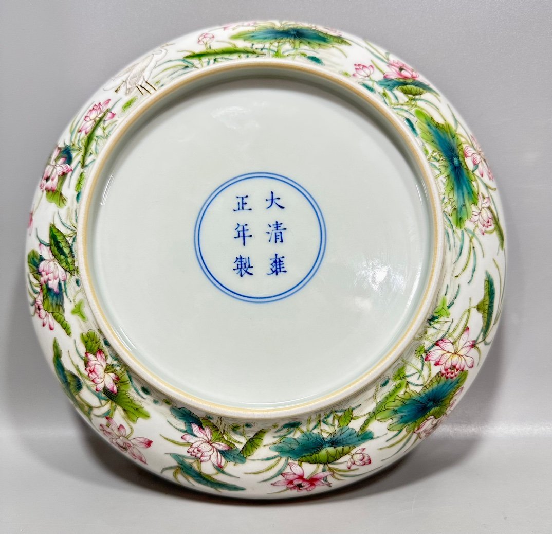 Qing Dynasty Yongzheng pastel flowers and birds painted with figures