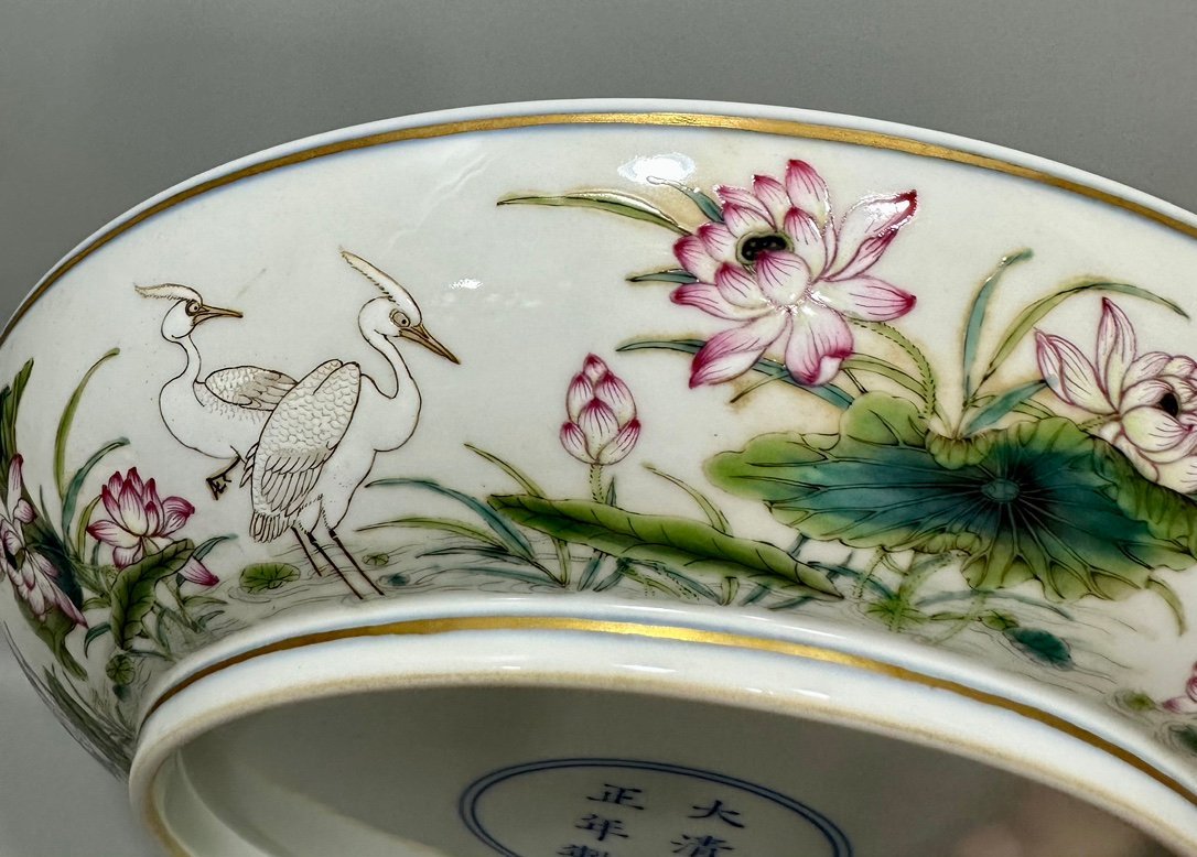 Qing Dynasty Yongzheng pastel flowers and birds painted with figures