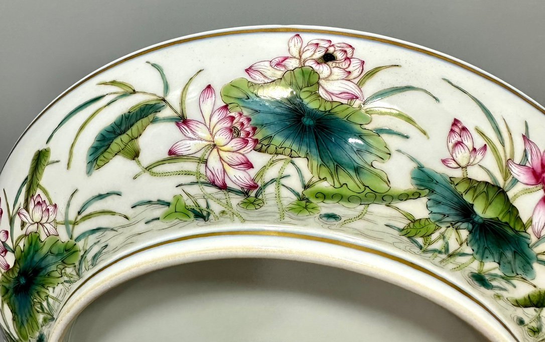 Qing Dynasty Yongzheng pastel flowers and birds painted with figures
