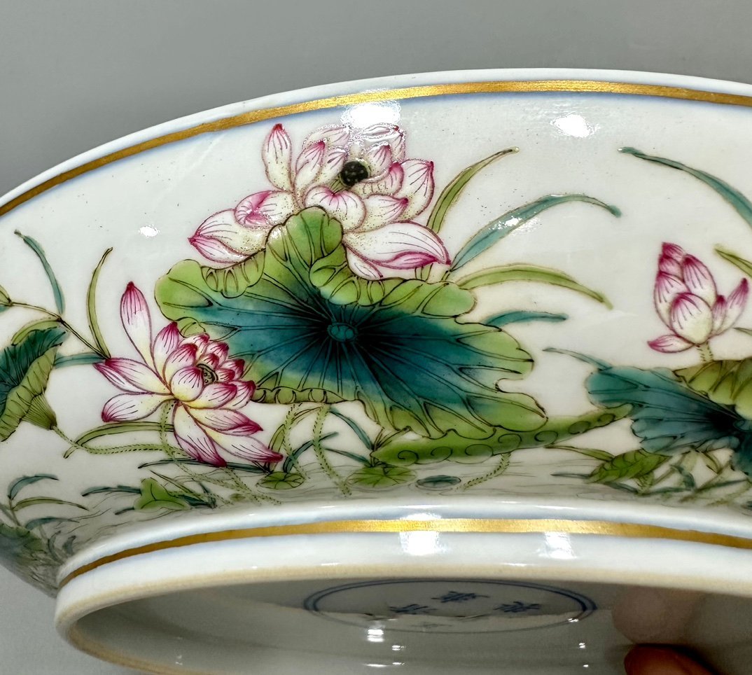 Qing Dynasty Yongzheng pastel flowers and birds painted with figures