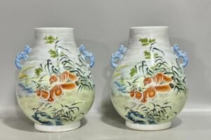 Qing Dynasty Yongzheng a pastel double-eared statue of animals showing mutual benefit