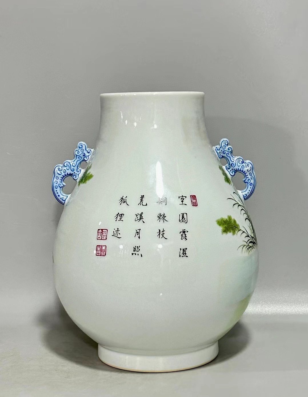 Qing Dynasty Yongzheng a pastel double-eared statue of animals showing mutual benefit