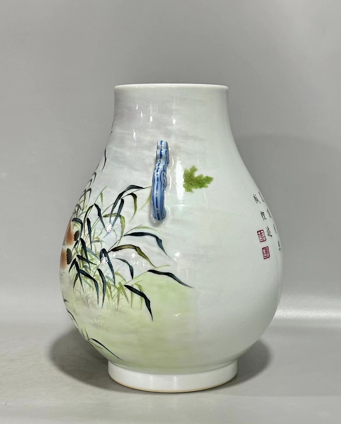 Qing Dynasty Yongzheng a pastel double-eared statue of animals showing mutual benefit