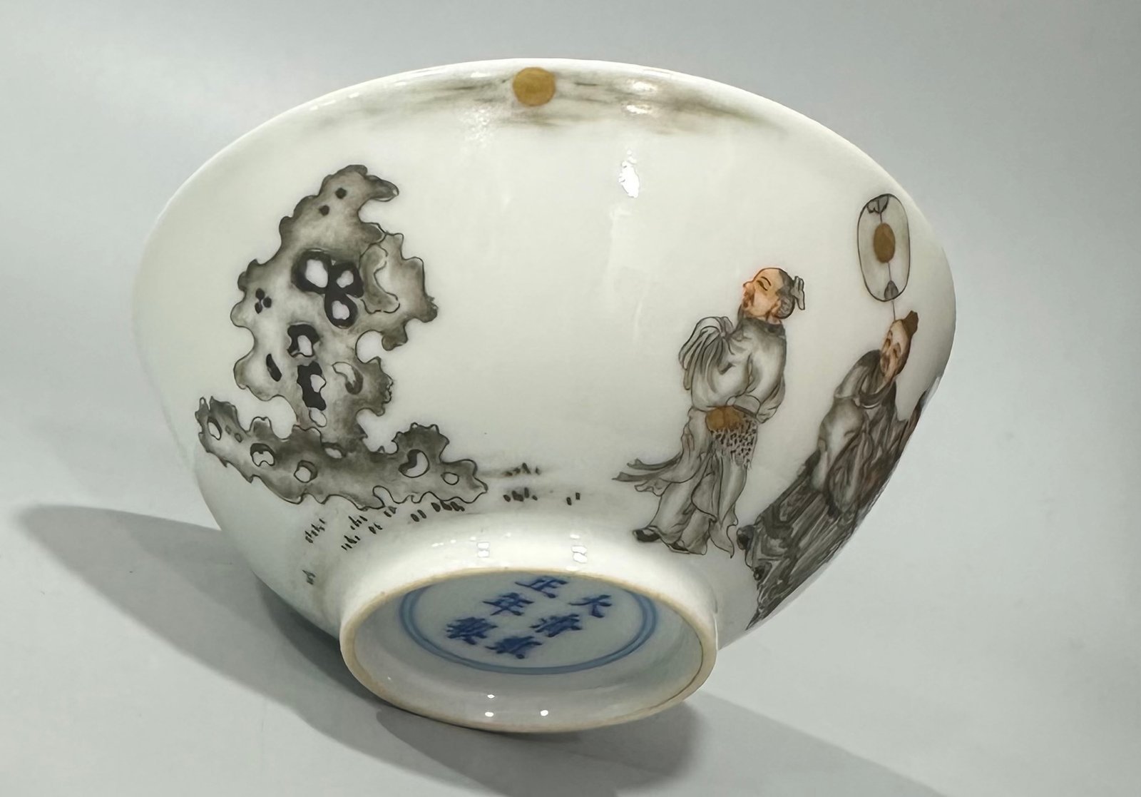 Qing Dynasty Yongzheng Ink and gold figure Mi Fu worshiping stone cup