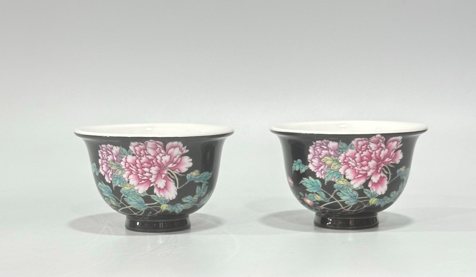 Qing Dynasty Yongzheng Enamel black gold glaze cup with peony pattern