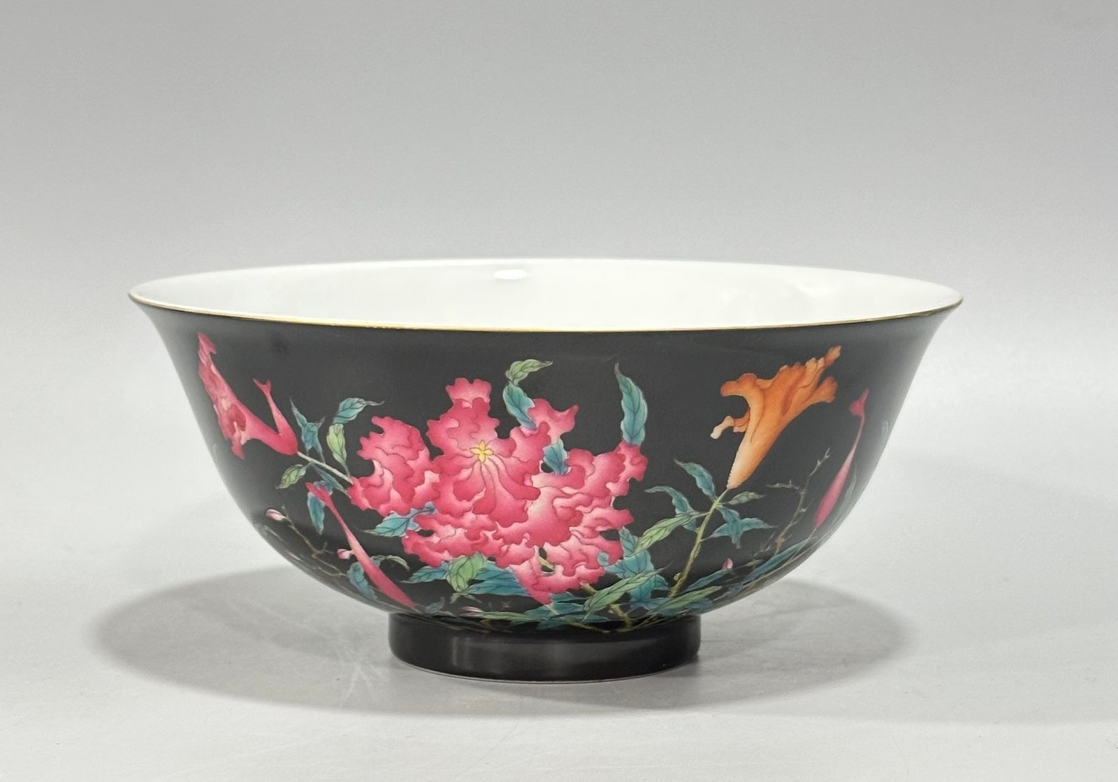 Qing Dynasty Yongzheng Enamel black gold glaze flower poetry bowl