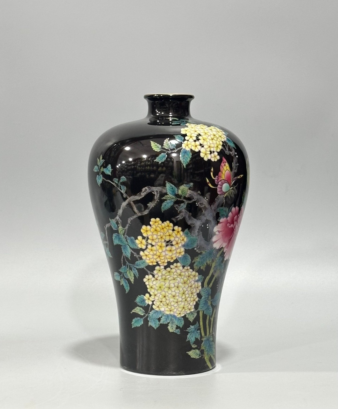 Qing Dynasty Yongzheng enamel black gold glaze small plum vase with flower and bird patterns