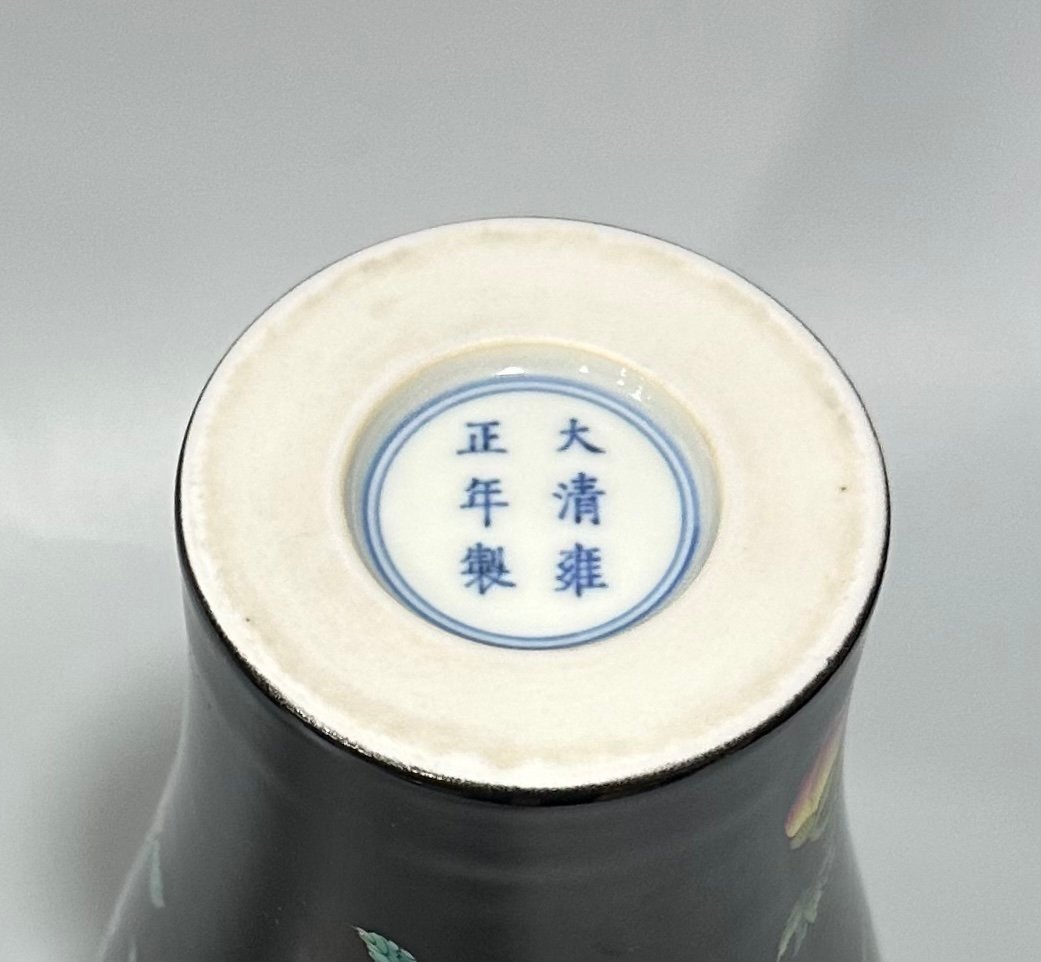 Qing Dynasty Yongzheng enamel black gold glaze small plum vase with flower and bird patterns