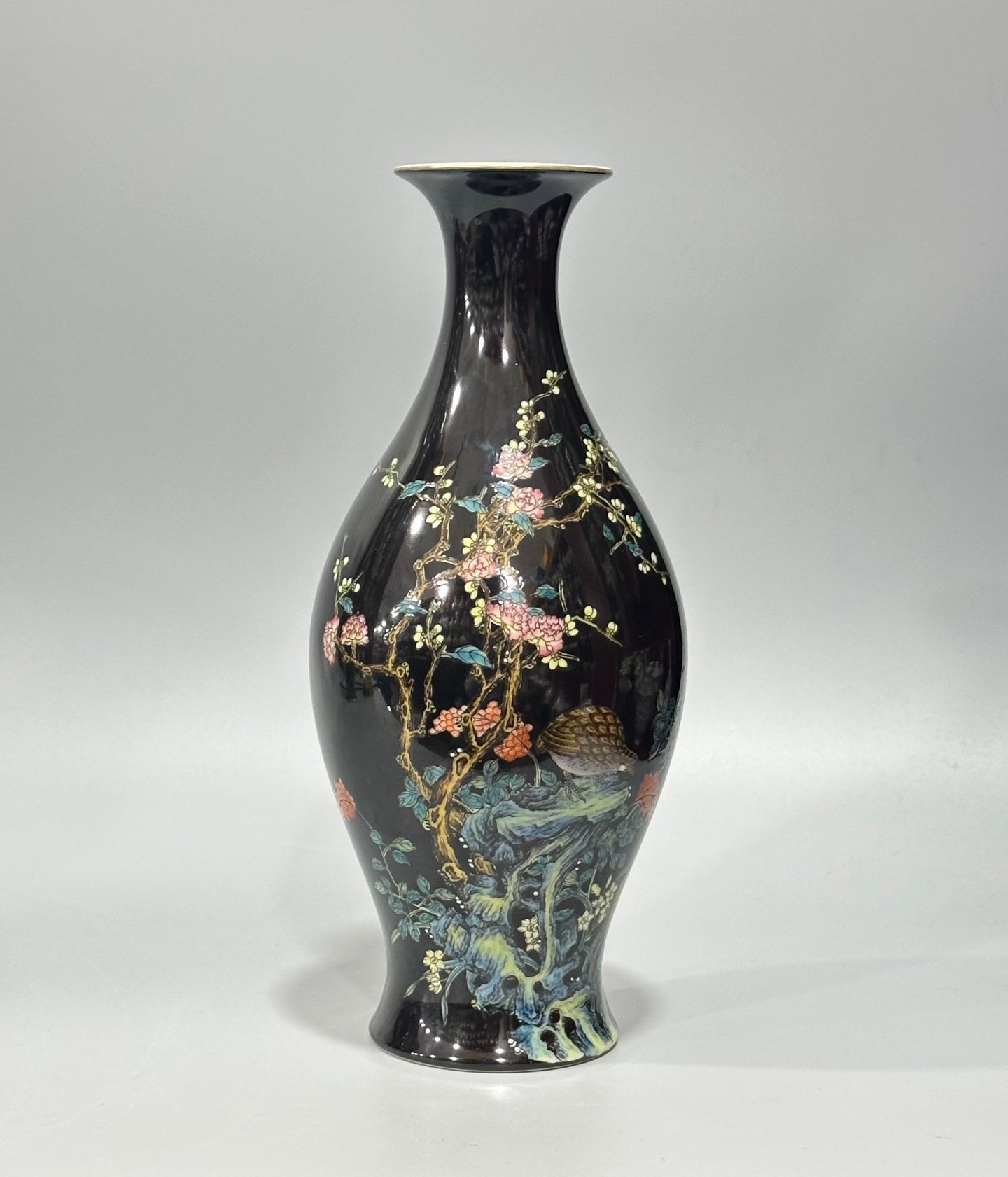 Qing Dynasty Yongzheng Enamel black gold glaze olive vase with flower and bird poetry
