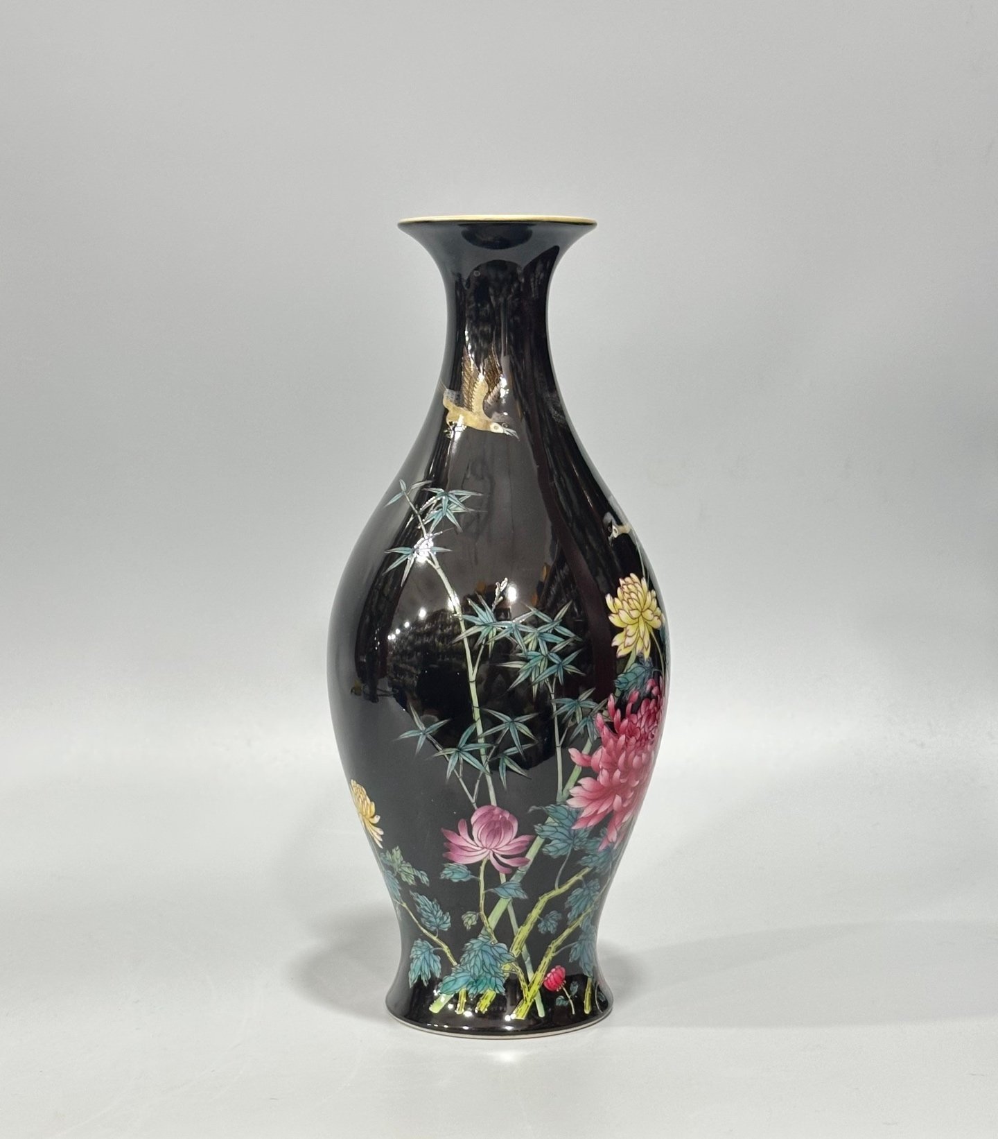 Qing Dynasty Yongzheng Enamel black gold glaze olive vase with flower and bird poetry