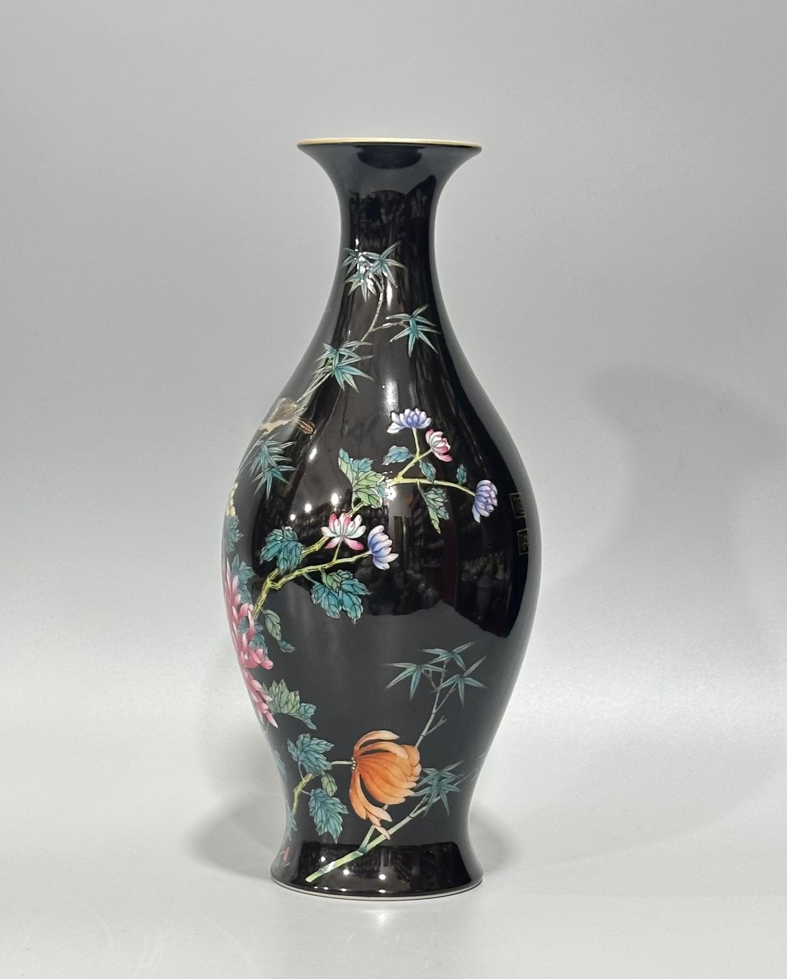 Qing Dynasty Yongzheng Enamel black gold glaze olive vase with flower and bird poetry