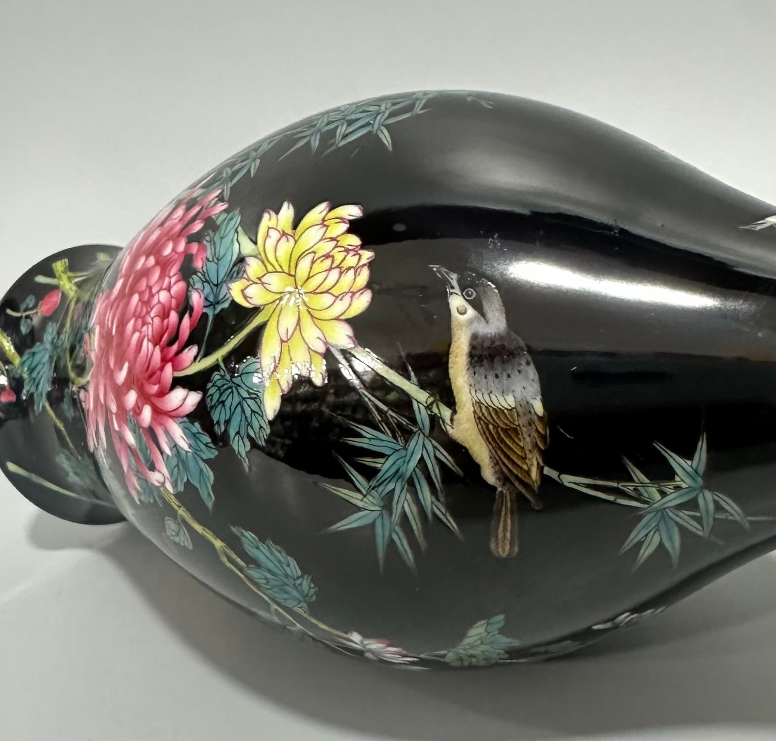 Qing Dynasty Yongzheng Enamel black gold glaze olive vase with flower and bird poetry