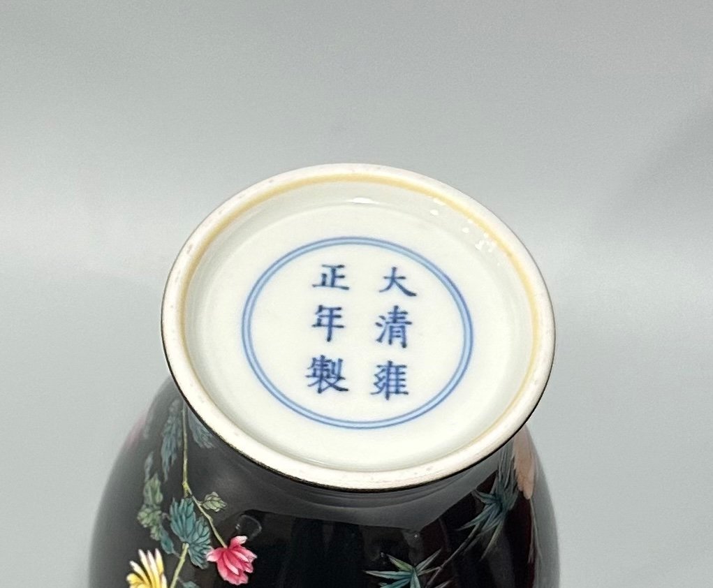 Qing Dynasty Yongzheng Enamel black gold glaze olive vase with flower and bird poetry