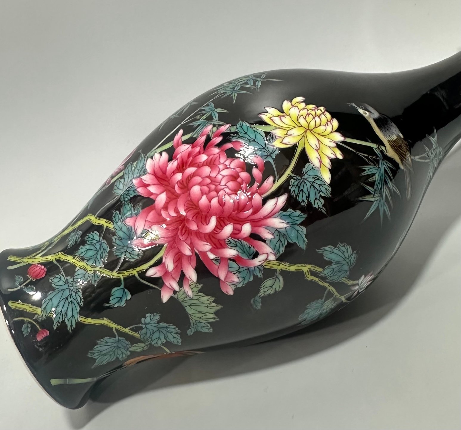 Qing Dynasty Yongzheng Enamel black gold glaze olive vase with flower and bird poetry