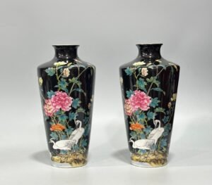 Qing Dynasty Yongzheng Enamel black gold glaze flower and bird poetry straight plum vase