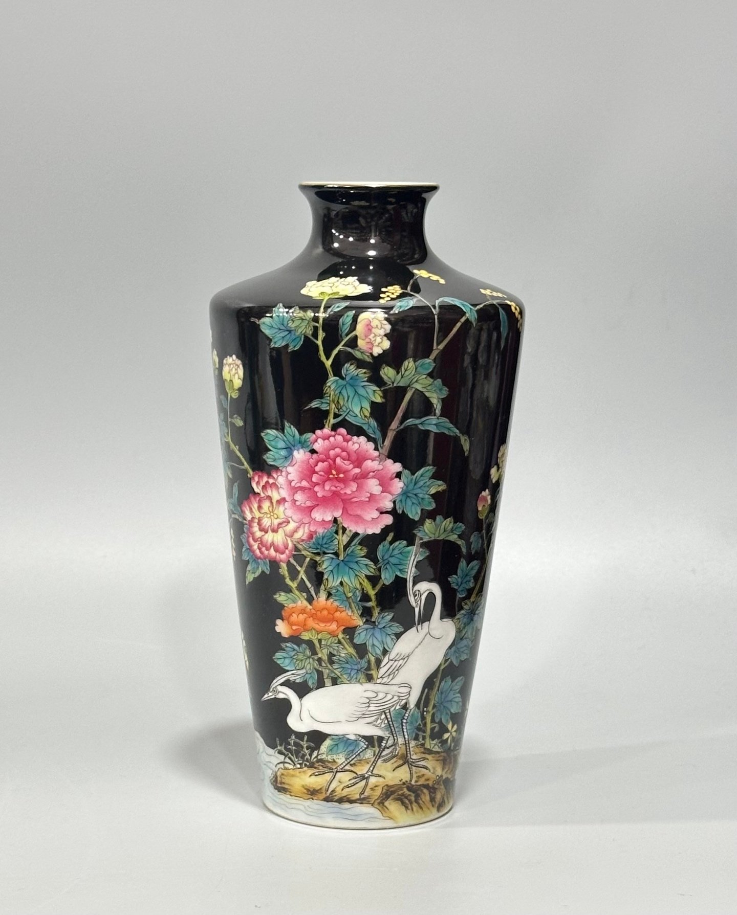 Qing Dynasty Yongzheng Enamel black gold glaze flower and bird poetry straight plum vase