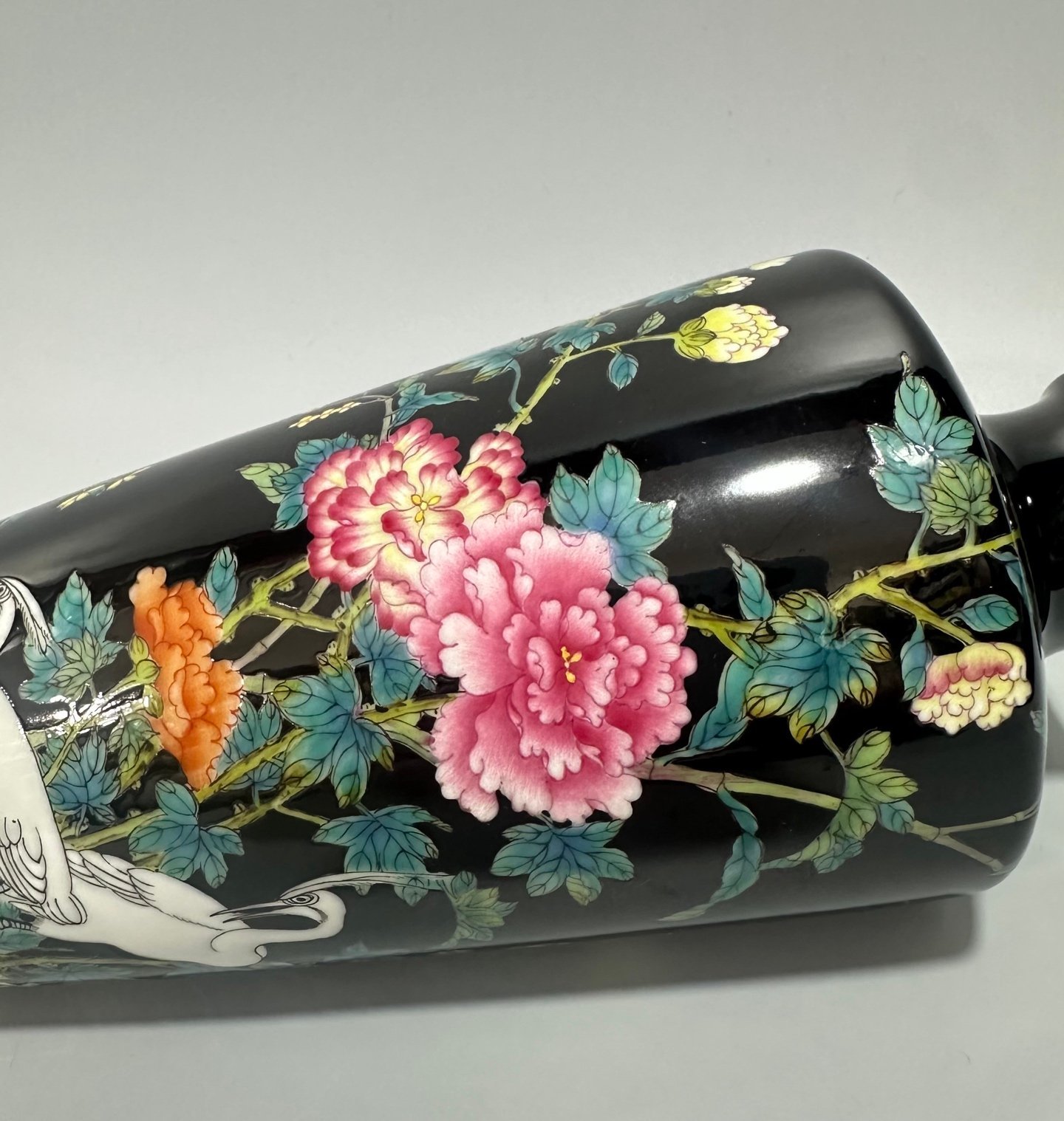 Qing Dynasty Yongzheng Enamel black gold glaze flower and bird poetry straight plum vase