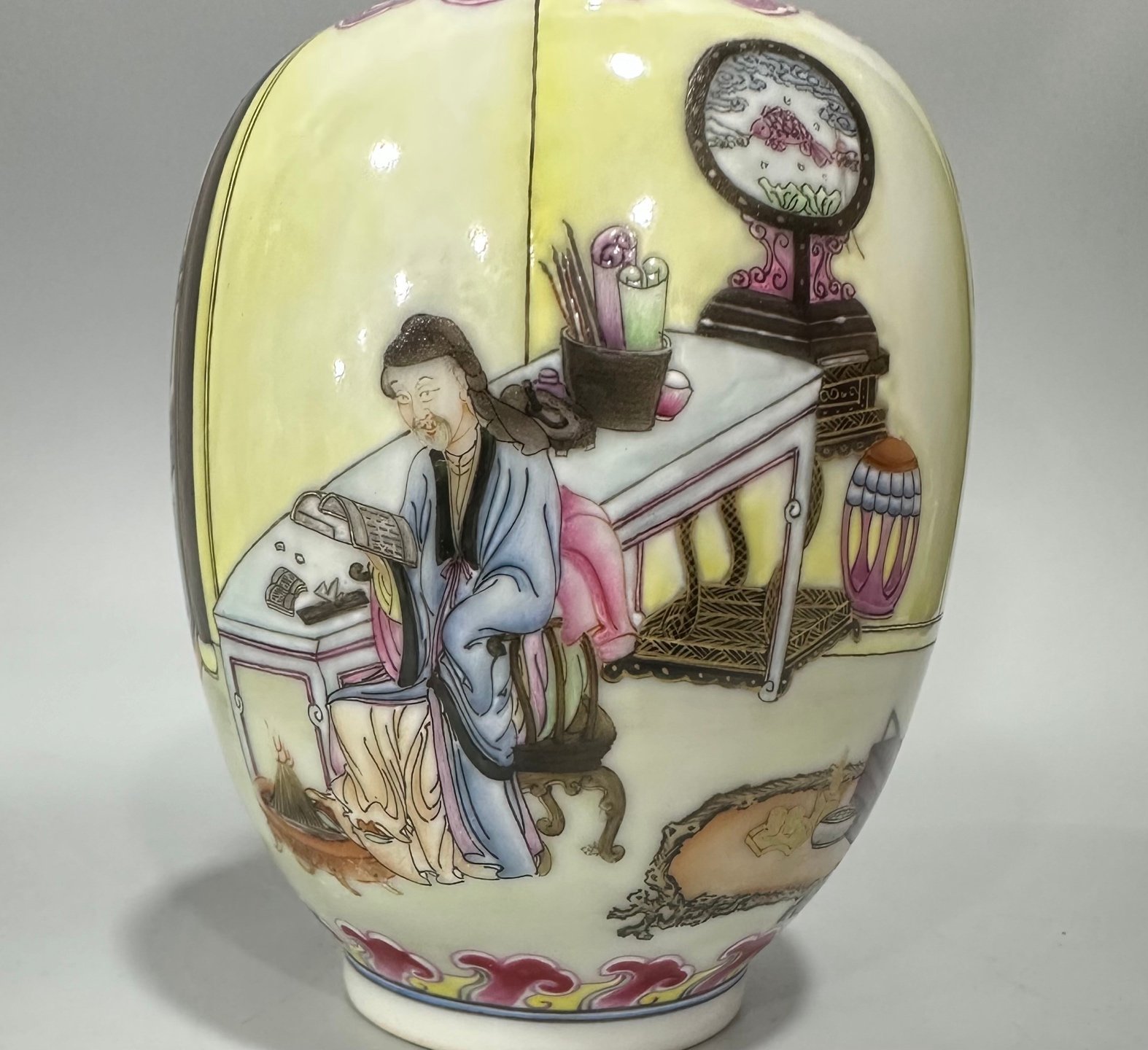 Qing Dynasty Yongzheng Enamel vase with figures watching books and pictures