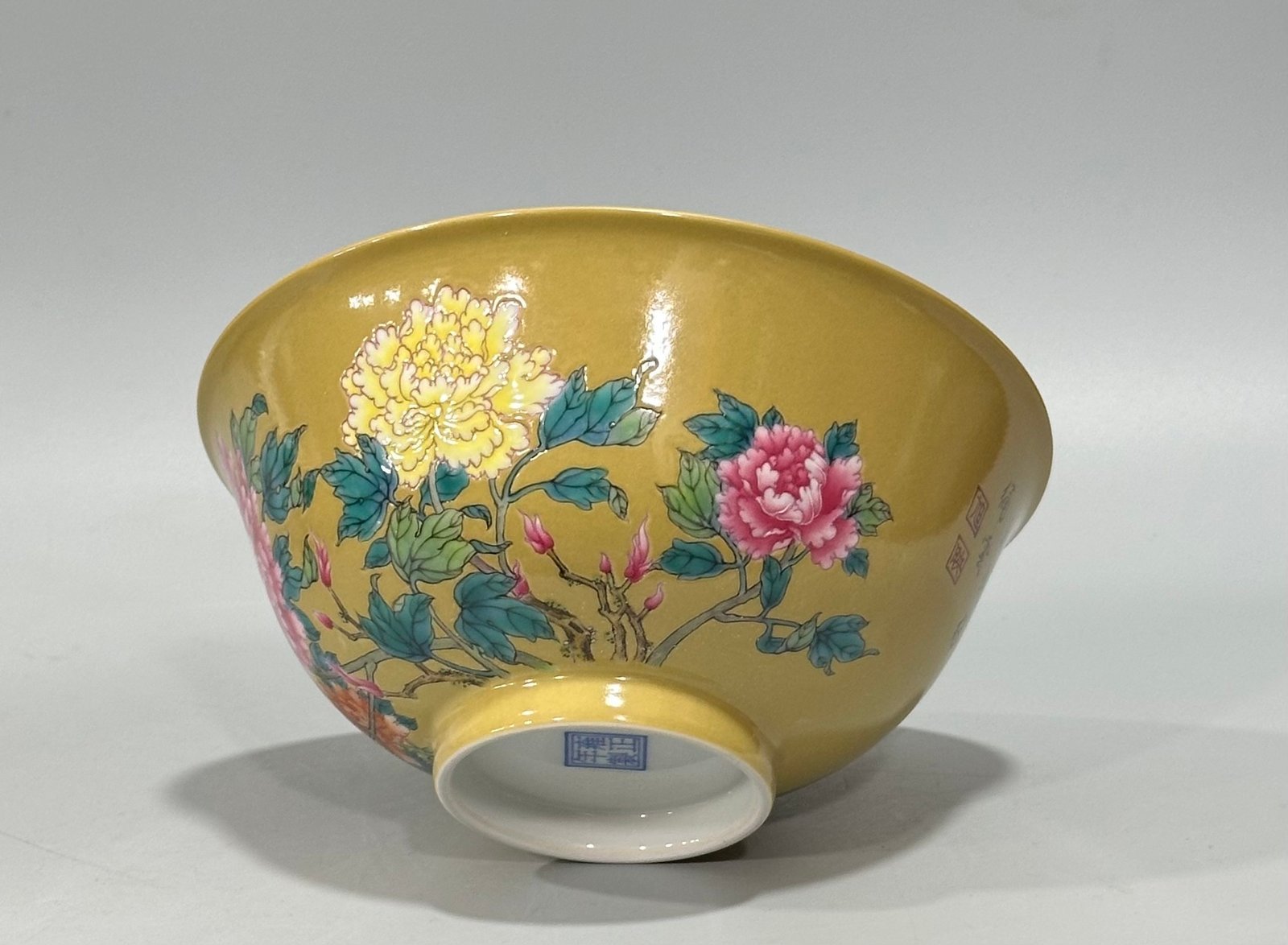 Qing Dynasty Yongzheng Enamel turmeric glaze bowl with peony pattern