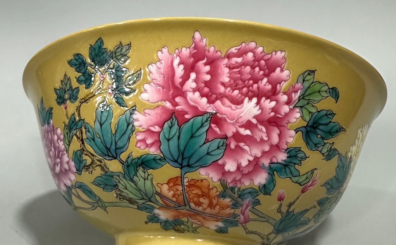 Qing Dynasty Yongzheng Enamel turmeric glaze bowl with peony pattern