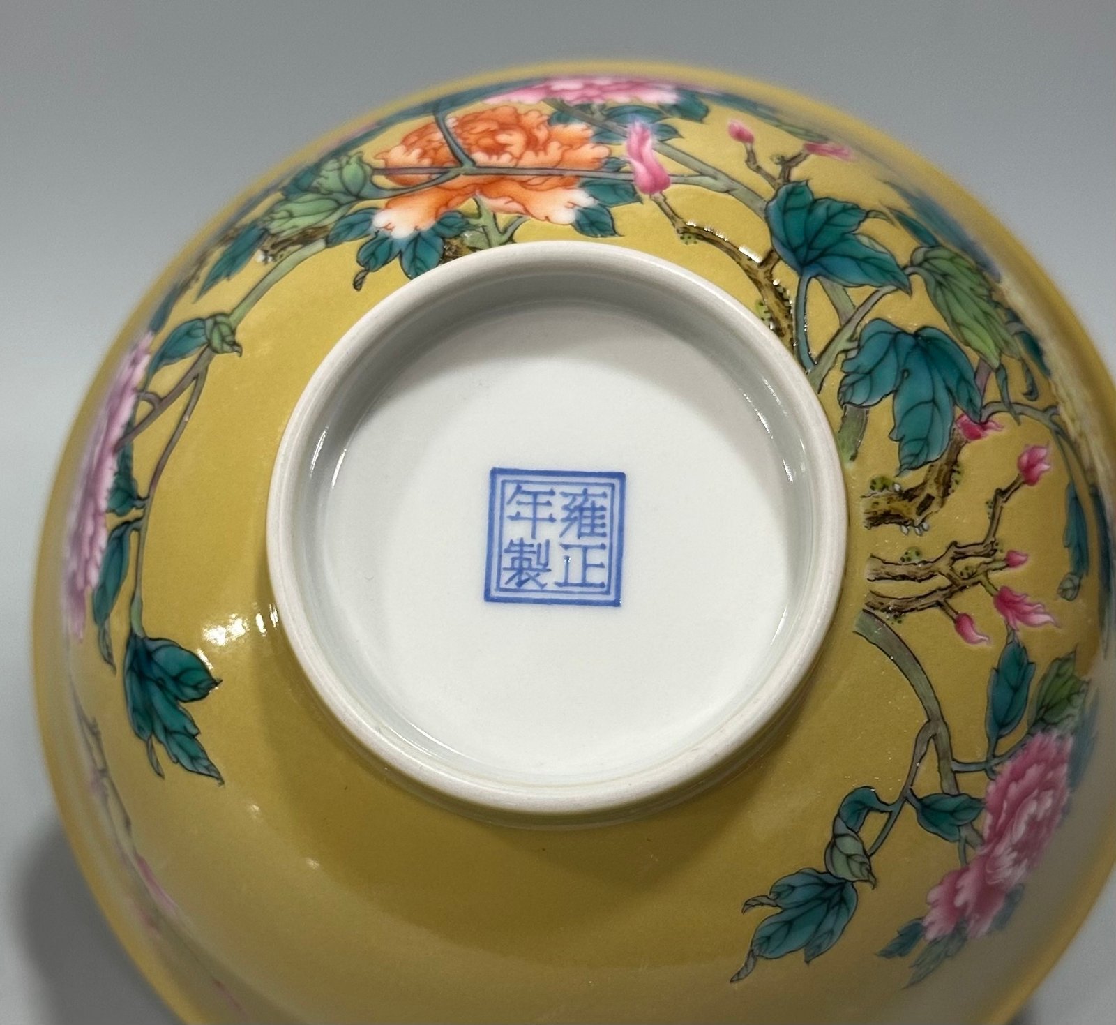 Qing Dynasty Yongzheng Enamel turmeric glaze bowl with peony pattern